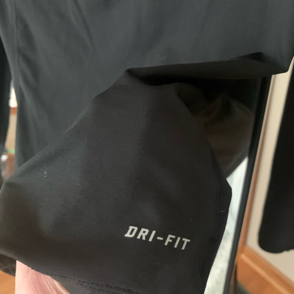 Nike Dri Fit Top - Picture 4 of 4